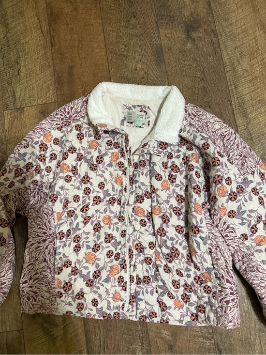 Free People Jackets & Blazers - Free People Quilted Floral Bomber Jacket - White, Pink, Peach with fur collar